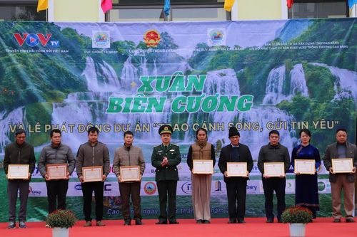 Ấm tình 'Xuân Biên cương' tại Cao Bằng
