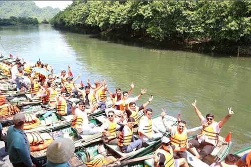 Ngành Du lịch Ninh Bình 'về đích' sớm, doanh thu tăng 15,53% so với cùng kỳ năm trước