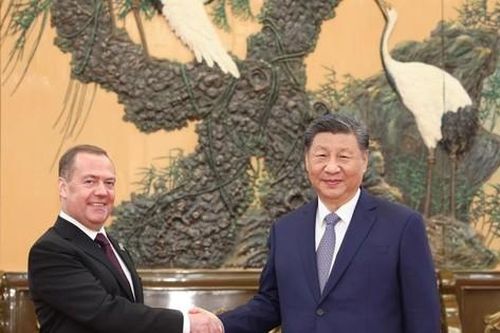 Ông Dmitry Medvedev thăm Trung Quốc bàn về quan hệ song phương, xung đột Ukraine và Syria