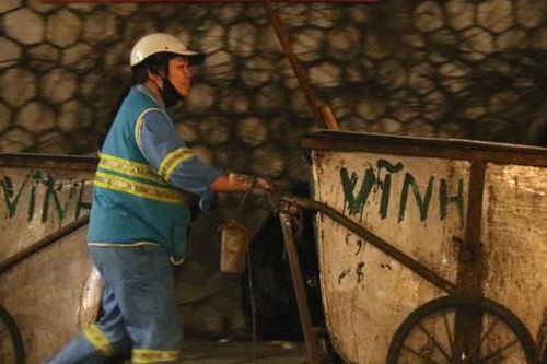 Hà Nội dừng thu gom rác ban ngày tại các quận nội thành