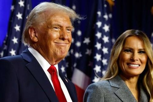 Ông Trump trả lời câu hỏi bà Melania có trở lại Nhà Trắng không