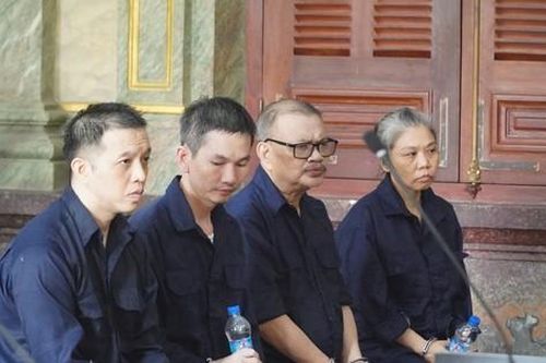Phạt tù nhóm cán bộ ở TPHCM 'hô biến' nhà đất công thành đất tư
