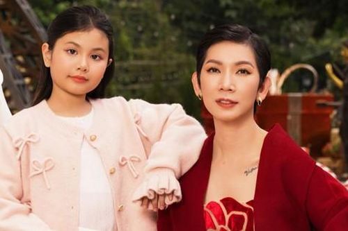 Xuân Lan o bế học trò Ngọc Diệp