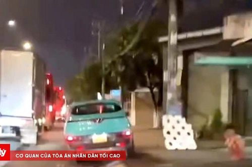 Phạt tài xế xe taxi điện đi kiểu 'nửa vời' trên đường