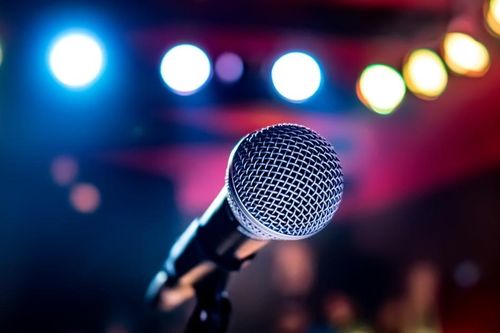 'Karaoke, bikini' lọt top 90 từ tiếng Anh có ảnh hưởng trong 9 thập kỷ