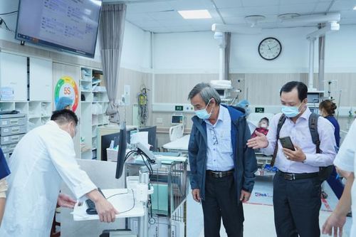 Giám đốc Bệnh viện Bạch Mai: 'Khi mới nhận nhiệm vụ, có người tới gặp đòi nợ'