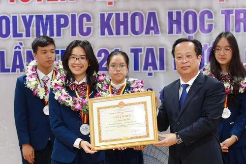 Hà Nội tặng Bằng khen cho học sinh Olympic khoa học trẻ quốc tế