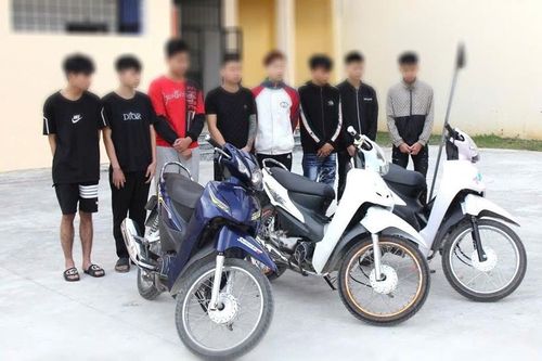 Phê chuẩn khởi tố, tạm giam 8 đối tượng mang hung khí đi tìm đối thủ