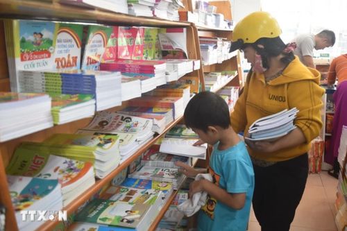 Tiếp tục rà soát văn bản quy pháp pháp luật, tạo điều kiện cho xã hội hóa biên soạn SGK