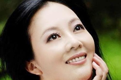 Cuộc sống của nữ diễn viên nổi tiếng, bỏ trốn vì món nợ 14 tỷ, bị truy nã khắp nơi