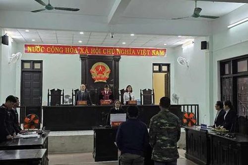 Bài học cho 2 gã đàn ông lên mạng mua súng để về săn bắn