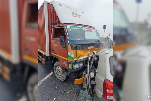 Xe tải đấu đầu ô tô khiến ông bà ngoại và cháu trai thiệt mạng