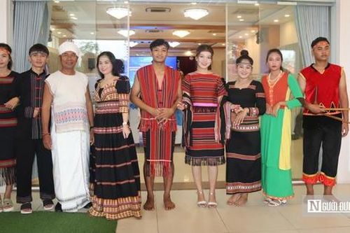 Bảo tồn trang phục truyền thống các dân tộc gắn với phát triển du lịch