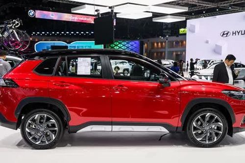 Cận cảnh Toyota Corolla Cross phiên bản đắt nhất: Ngoại hình cá tính, siêu tiết kiệm xăng, giá gần 860 triệu đồng