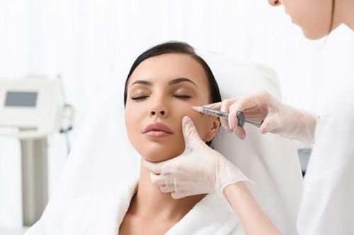 Tranh cãi về tiêm Botox