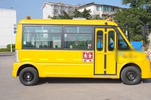 Từ 1/1/2025, xe đưa đón học sinh phải sơn màu vàng đậm
