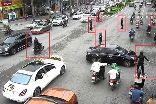 Khởi tố 5 vệ sĩ dẹp đường cho đoàn xe đám cưới