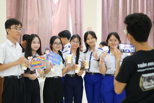 Bảo vệ quyền lợi trẻ em, thanh, thiếu niên LGBT+