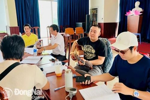 Khi nghệ sĩ đi tập vở mới