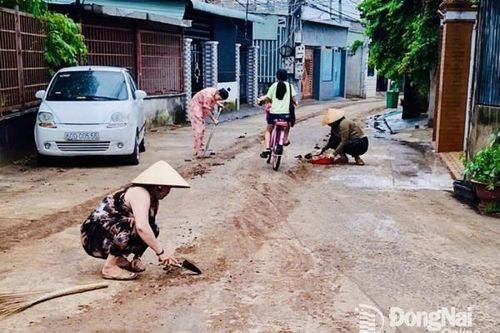 Lãnh đạo phường Phước Tân đối thoại với người dân và đơn vị thi công đường cao tốc Biên Hòa - Vũng Tàu