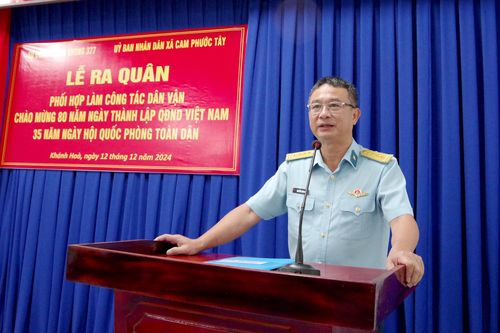 Sư đoàn Phòng không 377 làm công tác dân vận tại 2 xã của huyện Cam Lâm