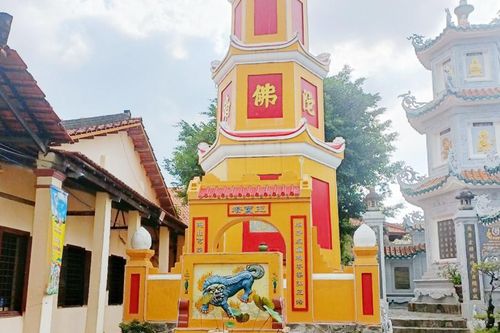Bia tháp Hòa thượng Ẩn Sơn Long Thiền