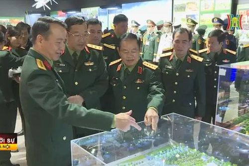 Triển lãm 'Quân đội anh hùng - Quốc phòng vững mạnh'