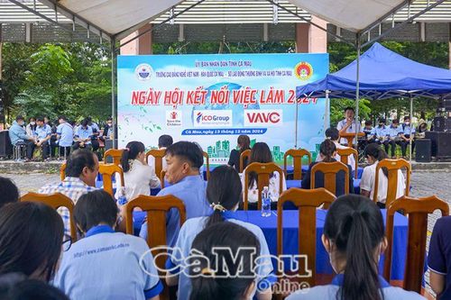 Hơn 200 sinh viên tham gia Ngày hội kết nối việc làm