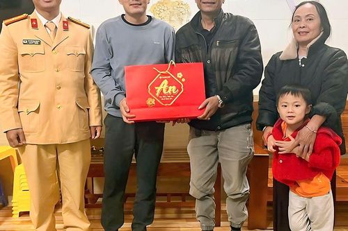 Người đàn ông kéo cháu bé khỏi điểm mù xe tải: Là ai cũng sẽ làm như vậy