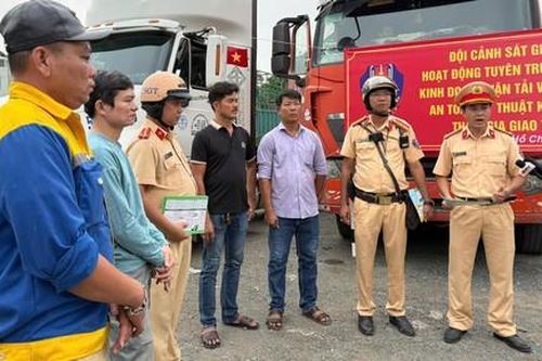 Hàng loạt vụ xe đầu kéo chết máy trên cầu Phú Mỹ gây mất ATGT: Hiểm họa khôn lường