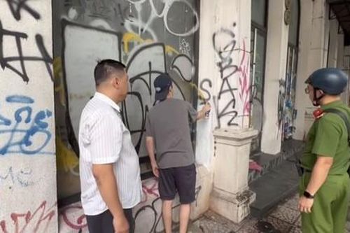 TPHCM: Trục xuất người nước ngoài có hành vi vẽ bậy trên đường phố