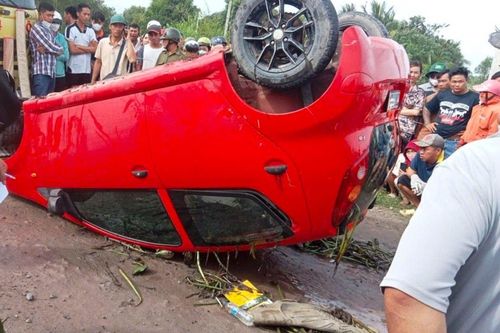Ô tô rơi dưới kênh Tràm Văn ở Long An, một người tử vong