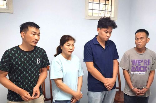Khởi tố nhóm giả danh cảnh sát hình sự để cướp tài sản