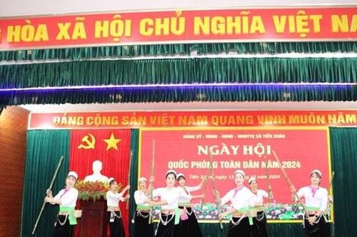 Trưởng ban Dân vận Thành ủy Hà Nội dự Ngày hội Quốc phòng toàn dân tại Xã Tiến Xuân, huyện Thạch Thất