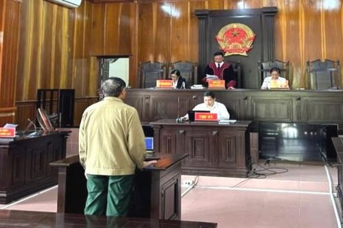 Làm giả tài liệu thu lợi hàng trăm triệu, Chủ tịch Hội cựu chiến binh xã ở Hải Dương nhận 12 năm tù