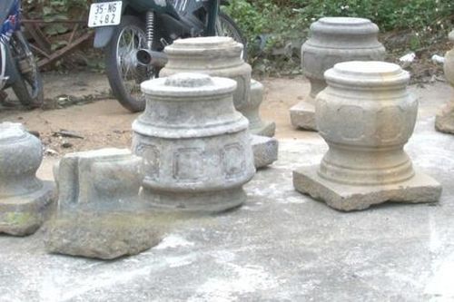 Thiếu tiền tiêu vào nghĩa trang lấy cắp trụ đá