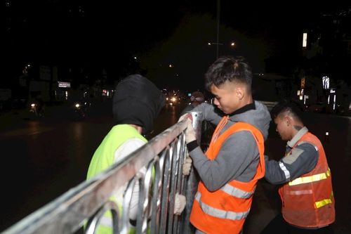 Hà Nội chỉnh trang đường phố dịp cuối năm