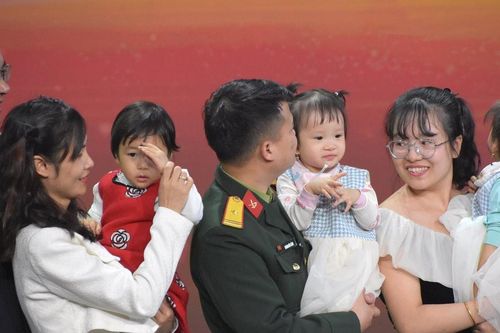 Cuộc hội ngộ đặc biệt của những 'em bé IVF'