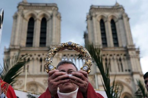 Vương miện Gai một lần nữa 'hồi sinh' tại nhà thờ Đức Bà Paris