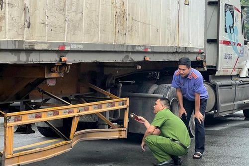Tai nạn giao thông mới nhất 14/12/2024: người đàn ông bị xe container cán tử vong