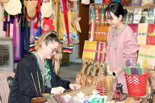 Tới Huế ngắm di sản, thăm làng nghề