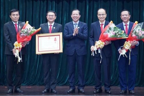 Sở Thông tin và Truyền thông Thành phố Hồ Chí Minh đón nhận Huân chương Lao động hạng Nhì