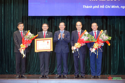 Sở Thông tin và Truyền thông TP Hồ Chí Minh đón nhận Huân chương Lao động hạng Nhì