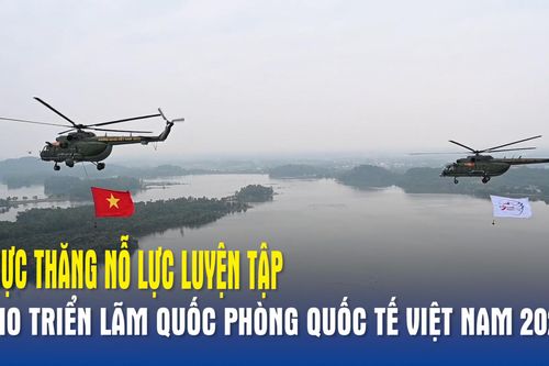 Trực thăng nỗ lực luyện tập cho Triển lãm Quốc phòng quốc tế Việt Nam 2024