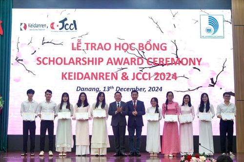 Doanh nghiệp Nhật Bản tặng học bổng cho sinh viên Đại học Đà Nẵng