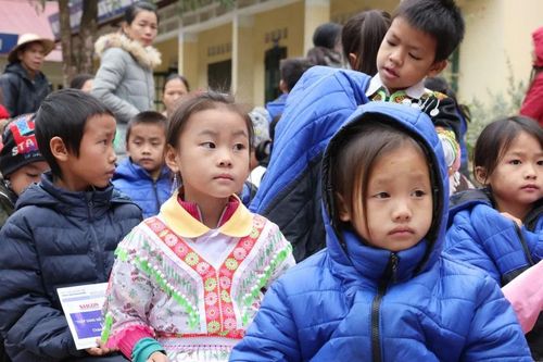 Báo SGGP đến với học sinh huyện Bảo Lâm, tỉnh Cao Bằng