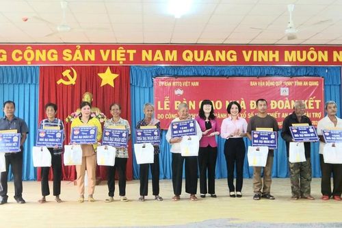 An Giang bàn giao 50 căn nhà Đại đoàn kết cho hộ nghèo Tri Tôn
