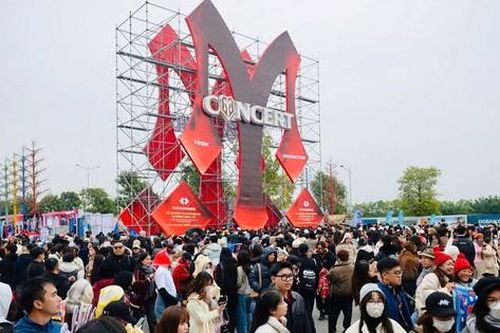Biển người đổ về Hưng Yên