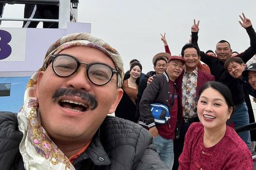 NSND Trung Hiếu hóa 'đại gia', Trương Ngọc Ánh quyến rũ tuổi 48