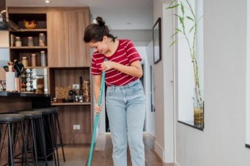 Đặt chổi 6 vị trí này trong nhà tài lộc sớm bị quét sạch